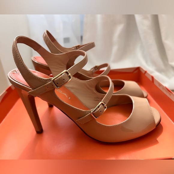 That Wedding Shoe - Picture 8 of 8